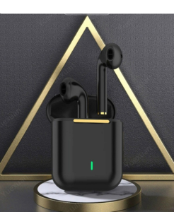 fone wireless na cor preta com fundo preto e dourado